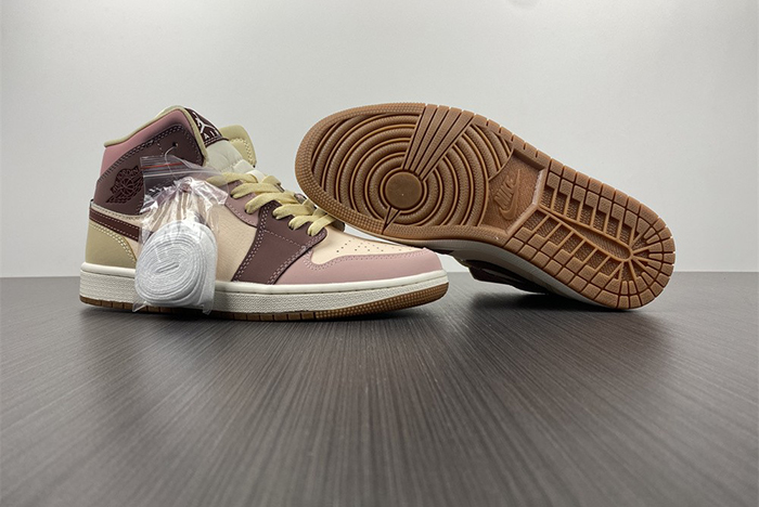 nike air jordan 1 mid      do7440-821
